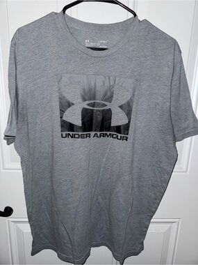 LG Gray Short-Sleeve Crew Neck Tee with Black Logo